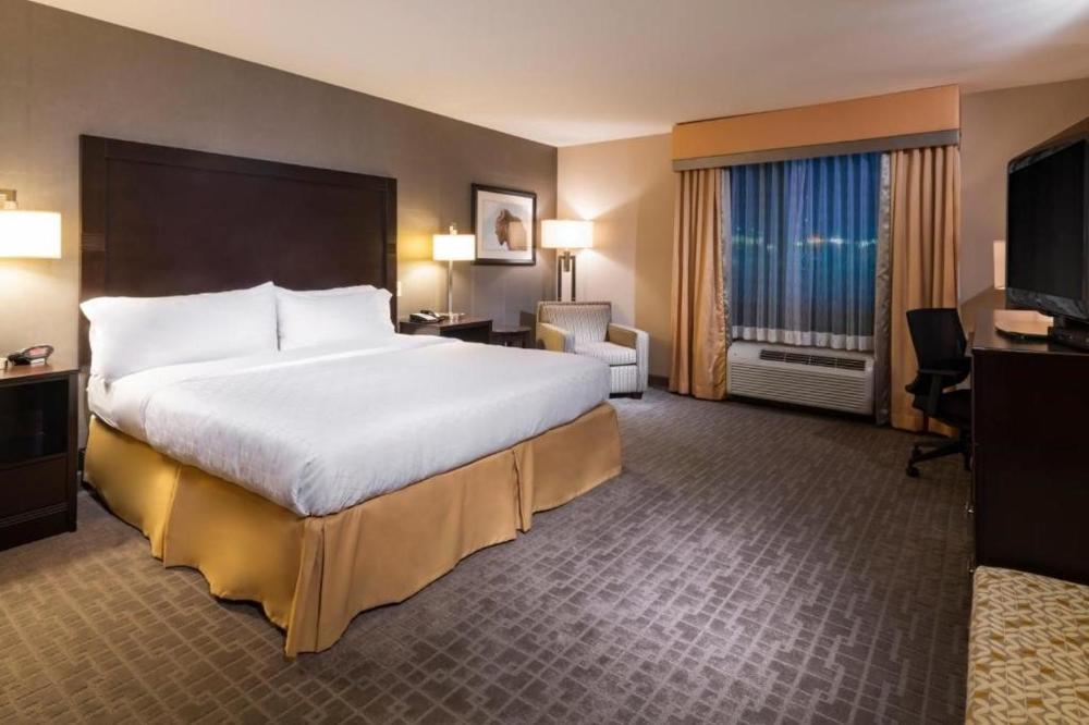 Standard King Room interior
